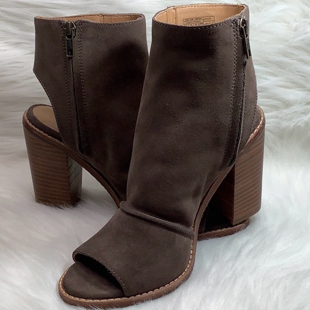 NWOT 🤎 UGG Valencia Peep Toe Booties